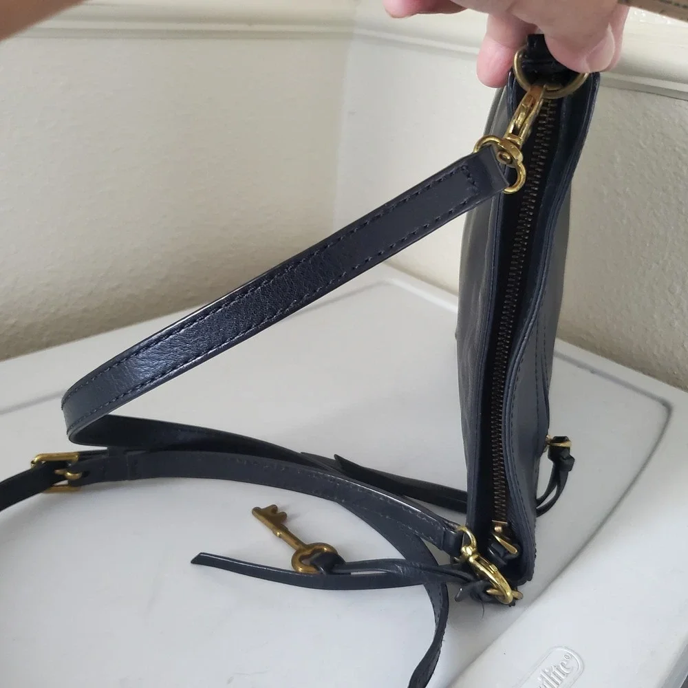 Fossil Black Leather Crossbody Bag Messenger Purse with Key Charm ZB5403